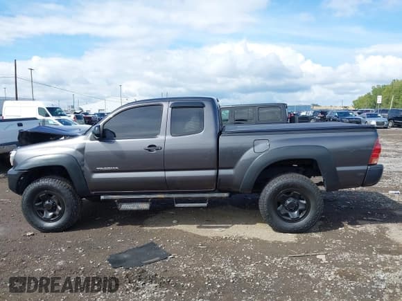 ✅ 2015 Toyota Tacoma • VIN: 5TFUX4EN4FX037691 • Lot: 43279091. Listed on IAAI with 147,646 mi. Free auction sales archive from the USA and detailed vehicle history report at DreamBid. Image 13.