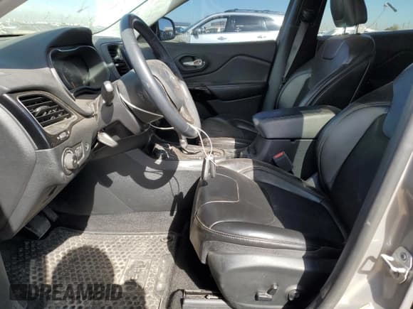 ✅ 2019 Jeep Cherokee Altitude • VIN: 1C4PJMLX0KD421532 • Lot: 82350035. Listed on Copart with 59,769 mi. Free auction sales archive from the USA and detailed vehicle history report at DreamBid. Image 7.