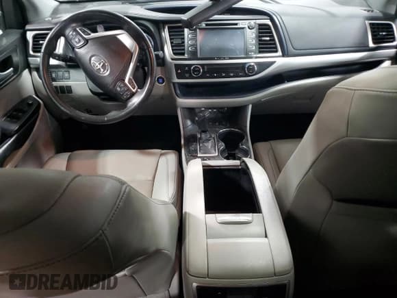 ✅ 2019 Toyota Highlander SE • VIN: 5TDJZRFH0KS957269 • Лот: 51308625. Опубликован ранее на Copart с пробегом 100 444 миль. Бесплатный доступ к архиву аукционных продаж из США и подробный отчёт об истории автомобиля на DreamBid. Изображение 8.