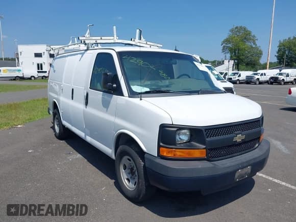 ✅ 2015 Chevrolet Express Cargo • VIN: 1GCWGFCF6F1158726 • Lot: 42902480. Wystawiony na IAAI z przebiegiem 172 635 mil. Bezpłatny archiwum sprzedaży aukcyjnych z USA i szczegółowy raport historii pojazdu na DreamBid. Zdjęcie 1.