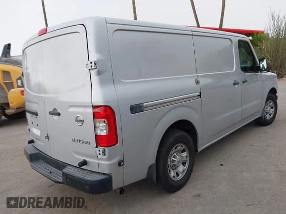 ✅ 2015 Nissan NV SV • VIN: 1N6BF0KL6FN806903 • Lot: 42779207. Wystawiony na IAAI z przebiegiem 121 616 mil. Bezpłatny archiwum sprzedaży aukcyjnych z USA i szczegółowy raport historii pojazdu na DreamBid. Zdjęcie 4.