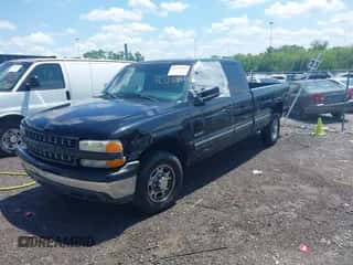 1999 Chevrolet Silverado 2500 LS z VIN 1GCGC29U3XE218776, wystawiony jako IAAI lot #42138051 z przebiegiem 173 626 mil mil oraz . Historia ofert i sprzedaży dostępna na DreamBid. Obrazek 2.