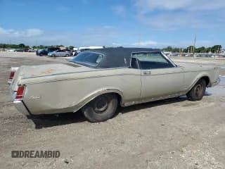 ✅ 1971 Lincoln Continental • VIN: 1Y89A812204 • Lot: 84835295. Wystawiony na Copart z przebiegiem 62 006 mil. Bezpłatny archiwum sprzedaży aukcyjnych z USA i szczegółowy raport historii pojazdu na DreamBid. Zdjęcie 3.