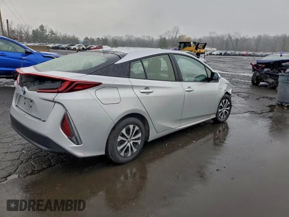 ✅ 2022 Toyota Prius LE • VIN: JTDKAMFP8N3222826 • Lot: 93900645. Listed on Copart with 25,650 mi. Free auction sales archive from the USA and detailed vehicle history report at DreamBid. Image 3.