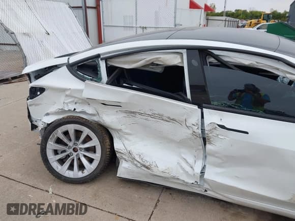 ✅ 2023 Tesla Model 3 • VIN: 5YJ3E1EA3PF563240 • Лот: 43466979. Опубликован ранее на IAAI с пробегом 32 596 миль. Бесплатный доступ к архиву аукционных продаж из США и подробный отчёт об истории автомобиля на DreamBid. Изображение 6.