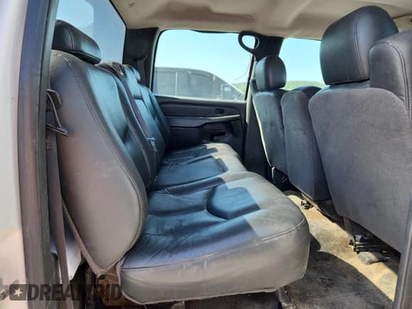 ✅ 2006 Chevrolet Silverado 2500HD Work Truck • VIN: 1GCHC23D06F231118 • Лот: 65697235. Опубликован ранее на Copart с пробегом 142 130 миль. Бесплатный доступ к архиву аукционных продаж из США и подробный отчёт об истории автомобиля на DreamBid. Изображение 10.