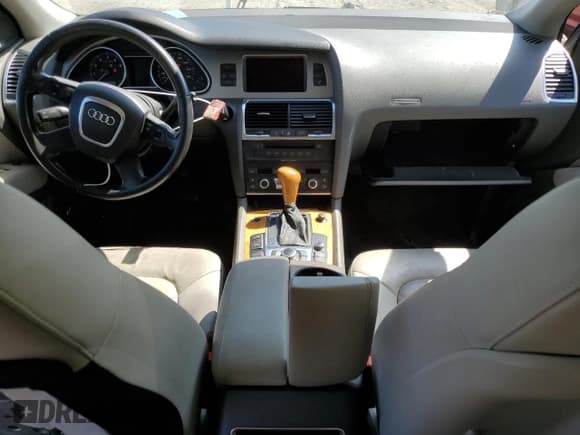 ✅ 2008 Audi Q7 Premium • VIN: WA1BV74L78D031543 • Lot: 60248224. Wystawiony na Copart z przebiegiem 102 023 mil. Bezpłatny archiwum sprzedaży aukcyjnych z USA i szczegółowy raport historii pojazdu na DreamBid. Zdjęcie 8.