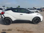 ✅ 2021 Toyota C-HR LE • VIN: JTNKHMBX6M1120819 • Lot: 42757320. Wystawiony na IAAI z przebiegiem 42 494 mil. Bezpłatny archiwum sprzedaży aukcyjnych z USA i szczegółowy raport historii pojazdu na DreamBid. Zdjęcie 13.