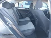 ✅ 2017 Volkswagen Jetta S • VIN: 3VW2B7AJ3HM343782 • Lot: 43013371. Wystawiony na IAAI z przebiegiem 82 282 mil. Bezpłatny archiwum sprzedaży aukcyjnych z USA i szczegółowy raport historii pojazdu na DreamBid. Zdjęcie 8.