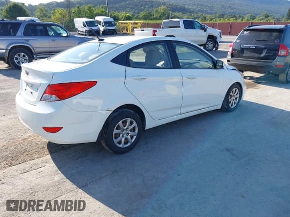 ✅ 2013 Hyundai Accent GLS • VIN: KMHCT4AE8DU398994 • Лот: 42926240. Опубликован ранее на IAAI с пробегом 117 318 миль. Бесплатный доступ к архиву аукционных продаж из США и подробный отчёт об истории автомобиля на DreamBid. Изображение 4.
