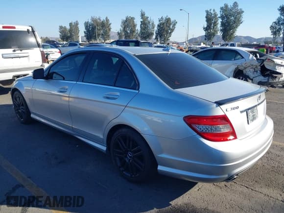 ✅ 2008 Mercedes-Benz C 300 Sport • VIN: WDDGF54X18F071658 • Лот: 43588993. Опубликован ранее на IAAI с пробегом 99 567 миль. Бесплатный доступ к архиву аукционных продаж из США и подробный отчёт об истории автомобиля на DreamBid. Изображение 3.