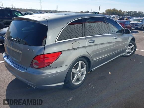 ✅ 2010 Mercedes-Benz R 350 • VIN: 4JGCB6FE6AA111706 • Lot: 43647379. Listed on IAAI with 224,460 mi. Free auction sales archive from the USA and detailed vehicle history report at DreamBid. Image 4.