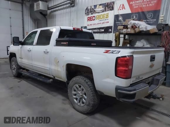 ✅ 2019 Chevrolet Silverado 2500HD LT • VIN: 1GC1KSEG9KF277777 • Лот: 40597481. Опубликован ранее на IAAI с пробегом 105 812 миль. Бесплатный доступ к архиву аукционных продаж из США и подробный отчёт об истории автомобиля на DreamBid. Изображение 3.