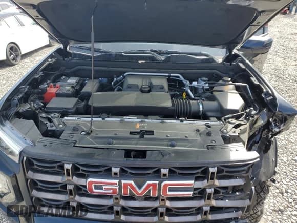 ✅ 2024 GMC Canyon 4WD AT4X • VIN: 1GTP6EEK4R1146736 • Lot: 51126715. Wystawiony na Copart z przebiegiem 15 037 mil. Bezpłatny archiwum sprzedaży aukcyjnych z USA i szczegółowy raport historii pojazdu na DreamBid. Zdjęcie 12.