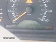 ✅ 1999 Mercedes-Benz E 320 • VIN: WDBJH82F8XX022566 • Lot: 42187792. Listed on IAAI with 217,930 mi. Free auction sales archive from the USA and detailed vehicle history report at DreamBid. Image 7.