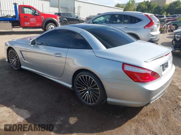 ✅ 2013 Mercedes-Benz SL 550 • VIN: WDDJK7DA0DF007131 • Lot: 43322970. Wystawiony na IAAI z przebiegiem 102 116 mil. Bezpłatny archiwum sprzedaży aukcyjnych z USA i szczegółowy raport historii pojazdu na DreamBid. Zdjęcie 3.