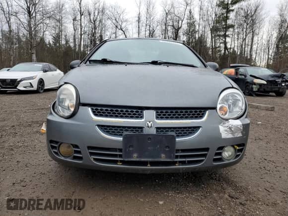 2005 Dodge Neon Highline z VIN 1B3ES46C35D272603, wystawiony jako Copart lot #80932944 z przebiegiem 100 988 mil mil oraz Czysty tytuł • Clean title. Historia ofert i sprzedaży dostępna na DreamBid. Obrazek 5.