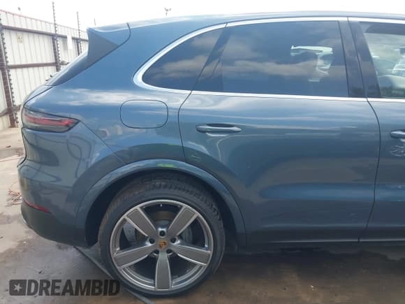 ✅ 2019 Porsche Cayenne S • VIN: WP1AB2AY0KDA65228 • Lot: 43553235. Listed on IAAI with 30,441 mi. Free auction sales archive from the USA and detailed vehicle history report at DreamBid. Image 18.