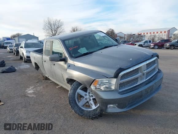 ✅ 2010 Dodge 1500 SLT • VIN: 1D7RV1GT9AS171789 • Lot: 41109261. Wystawiony na IAAI z przebiegiem 228 918 mil. Bezpłatny archiwum sprzedaży aukcyjnych z USA i szczegółowy raport historii pojazdu na DreamBid. Zdjęcie 1.