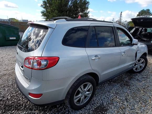 2010 Hyundai Santa Fe Limited with VIN 5NMSKDAG5AH388480, listed as a IAAI auction lot 43391801 with 109,365 mi miles and . Bid and sale history available at DreamBid. Image 4.