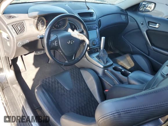 ✅ 2012 Hyundai Genesis Coupe R-Spec • VIN: KMHHU6KH2CU075191 • Lot: 87254365. Wystawiony na Copart z przebiegiem Nie podano. Bezpłatny archiwum sprzedaży aukcyjnych z USA i szczegółowy raport historii pojazdu na DreamBid. Zdjęcie 8.