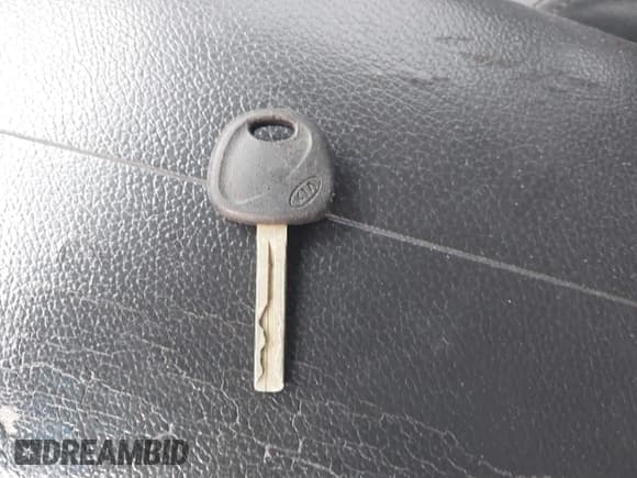 ✅ 2011 Kia Sorento LX • VIN: 5XYKT3A10BG186693 • Lot: 43168944. Wystawiony na IAAI z przebiegiem 293 418 mil. Bezpłatny archiwum sprzedaży aukcyjnych z USA i szczegółowy raport historii pojazdu na DreamBid. Zdjęcie 11.