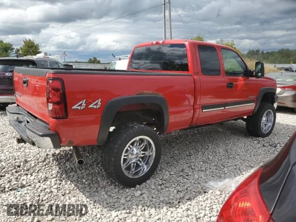 2006 Chevrolet Silverado 2500HD LT1 с VIN 1GCHK29U46E165589, выставлен на аукционе Copart как лот 70109875 с пробегом 203 174 миль миль и Чистый • Clean title. История ставок и продаж доступна на DreamBid. Изображение 3.
