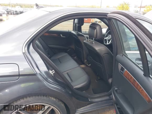 ✅ 2013 Mercedes-Benz C 300 Sport • VIN: WDDGF8ABXDR269514 • Lot: 43497231. Listed on IAAI with 197,403 mi. Free auction sales archive from the USA and detailed vehicle history report at DreamBid. Image 8.