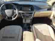 ✅ 2016 Hyundai Sonata 2.4L • VIN: 5NPE24AF7GH371552 • Lot: 84923165. Wystawiony na Copart z przebiegiem 127 767 mil mil. Skorzystaj z bezpłatnego archiwum sprzedaży aukcyjnych z USA i zobacz szczegółowy raport historii pojazdu na DreamBid. Zdjęcie 8.