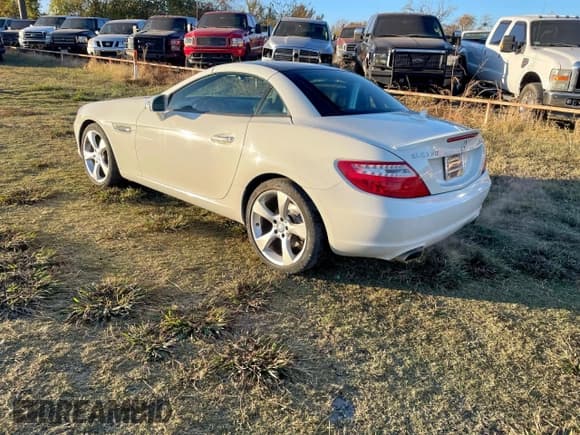 ✅ 2012 Mercedes-Benz SLK 350 • VIN: WDDPK5HA1CF038430 • Лот: 92593535. Опубликован ранее на Copart с пробегом 109 411 миль. Бесплатный доступ к архиву аукционных продаж из США и подробный отчёт об истории автомобиля на DreamBid. Изображение 3.