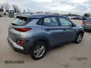 ✅ 2019 Hyundai Kona SE • VIN: KM8K12AA8KU254622 • Лот: 39286334. Опубликован ранее на Copart с пробегом 67 722 миль. Бесплатный доступ к архиву аукционных продаж из США и подробный отчёт об истории автомобиля на DreamBid. Изображение 3.