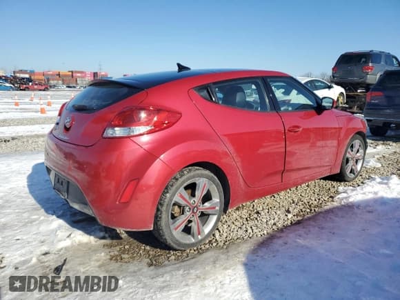 ✅ 2016 Hyundai Veloster • VIN: KMHTC6AD1GU301643 • Lot: 89263245. Wystawiony na Copart z przebiegiem 110 192 mil. Bezpłatny archiwum sprzedaży aukcyjnych z USA i szczegółowy raport historii pojazdu na DreamBid. Zdjęcie 3.