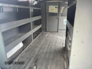 ✅ 2008 GMC Savana Cargo • VIN: 1GTFG15X481130130 • Lot: 92866975. Wystawiony na Copart z przebiegiem 28 287 mil. Bezpłatny archiwum sprzedaży aukcyjnych z USA i szczegółowy raport historii pojazdu na DreamBid. Zdjęcie 9.