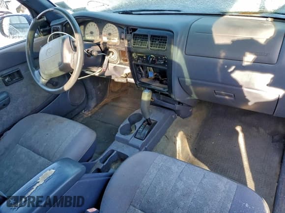 ✅ 2000 Toyota Tacoma PreRunner • VIN: 5TENM92N9YZ689331 • Lot: 94209755. Listed on Copart with 280,970 mi. Free auction sales archive from the USA and detailed vehicle history report at DreamBid. Image 8.