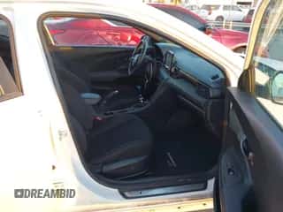 ✅ 2020 Hyundai Veloster • VIN: KMHT36AH9LU003354 • Lot: 41834090. Wystawiony na IAAI z przebiegiem 61 863 mil mil. Skorzystaj z bezpłatnego archiwum sprzedaży aukcyjnych z USA i zobacz szczegółowy raport historii pojazdu na DreamBid. Zdjęcie 5.