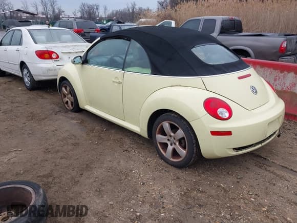 ✅ 2006 Volkswagen Beetle • VIN: 3VWSF31Y96M304430 • Lot: 41694441. Wystawiony na IAAI z przebiegiem 98 040 mil. Bezpłatny archiwum sprzedaży aukcyjnych z USA i szczegółowy raport historii pojazdu na DreamBid. Zdjęcie 3.