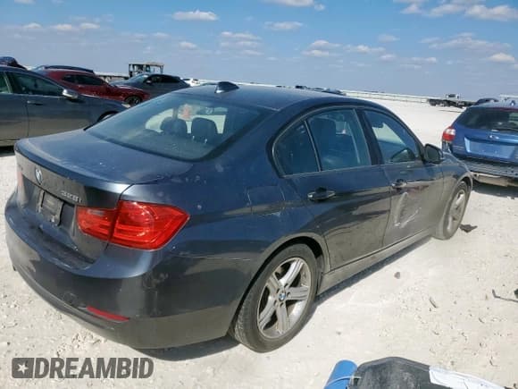 ✅ 2015 BMW 3 Series 328i xDrive • VIN: WBA3B5G58FNS17357 • Лот: 84263415. Опубликован ранее на Copart с пробегом 78 300 миль. Бесплатный доступ к архиву аукционных продаж из США и подробный отчёт об истории автомобиля на DreamBid. Изображение 3.