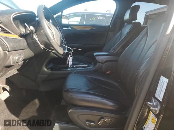 ✅ 2017 Lincoln MKC Reserve • VIN: 5LMTJ3DH1HUL62315 • Lot: 87068055. Wystawiony na Copart z przebiegiem 65 737 mil. Bezpłatny archiwum sprzedaży aukcyjnych z USA i szczegółowy raport historii pojazdu na DreamBid. Zdjęcie 7.