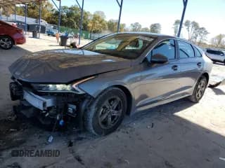 ✅ 2023 Kia K5 LXS • VIN: 5XXG14J23PG186662 • Lot: 91302745. Wystawiony na Copart z przebiegiem 60 625 mil. Bezpłatny archiwum sprzedaży aukcyjnych z USA i szczegółowy raport historii pojazdu na DreamBid. Zdjęcie 1.