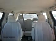 ✅ 2013 Toyota Sienna LE • VIN: 5TDKK3DC5DS323908 • Lot: 91250005. Wystawiony na Copart z przebiegiem 121 149 mil. Bezpłatny archiwum sprzedaży aukcyjnych z USA i szczegółowy raport historii pojazdu na DreamBid. Zdjęcie 10.