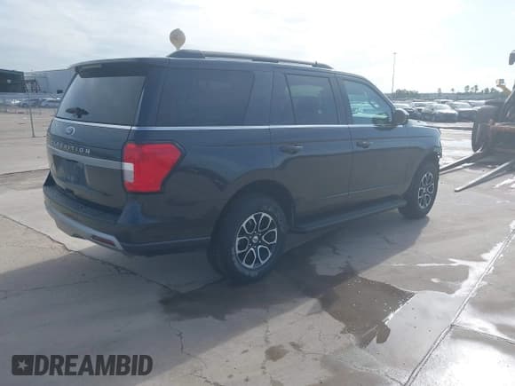 ✅ 2024 Ford Expedition XLT • VIN: 1FMJU1H81REA50121 • Lot: 42494347. Listed on IAAI with 29,590 mi. Free auction sales archive from the USA and detailed vehicle history report at DreamBid. Image 4.