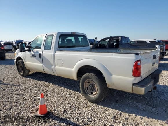 ✅ 2014 Ford F-250 XL • VIN: 1FT7X2A66EEB76781 • Lot: 46153105. Listed on Copart with 163,494 mi. Free auction sales archive from the USA and detailed vehicle history report at DreamBid. Image 2.