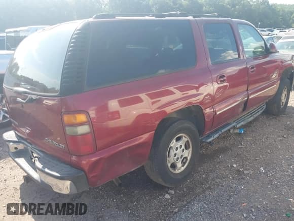✅ 2003 Chevrolet Suburban LT • VIN: 1GNEC16Z13J197680 • Lot: 42558001. Listed on IAAI with Not provided. Free auction sales archive from the USA and detailed vehicle history report at DreamBid. Image 4.