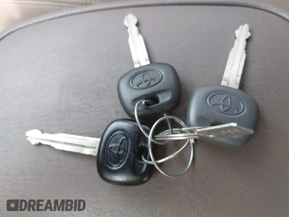 ✅ 2001 Toyota Sequoia Limited • VIN: 5TDBT48A71S041163 • Lot: 42737017. Listed on IAAI with 222,667 mi. Free auction sales archive from the USA and detailed vehicle history report at DreamBid. Image 11.