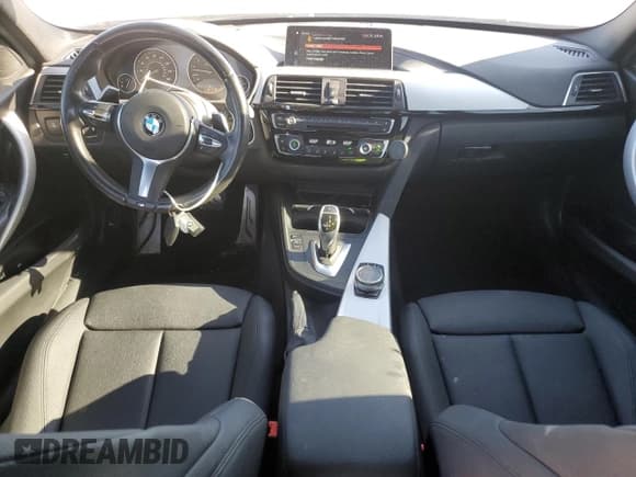 ✅ 2018 BMW 3 Series 330i xDrive • VIN: WBA8D9G5XJNU69692 • Lot: 87290795. Wystawiony na Copart z przebiegiem 65 515 mil. Bezpłatny archiwum sprzedaży aukcyjnych z USA i szczegółowy raport historii pojazdu na DreamBid. Zdjęcie 8.