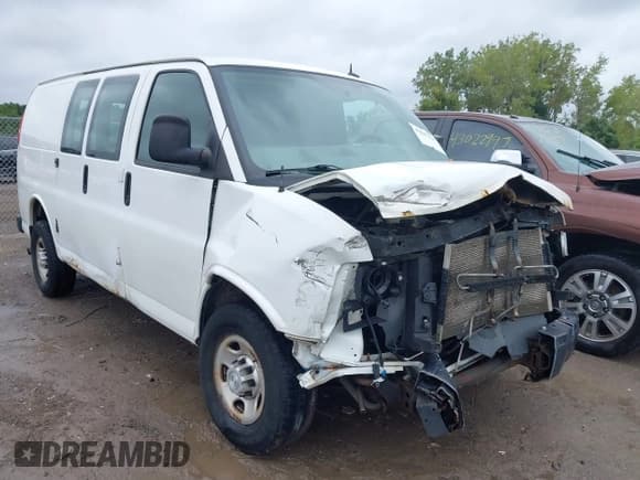 ✅ 2015 Chevrolet Express Cargo • VIN: 1GCWGFCF8F1259699 • Lot: 43047426. Wystawiony na IAAI z przebiegiem 354 630 mil. Bezpłatny archiwum sprzedaży aukcyjnych z USA i szczegółowy raport historii pojazdu na DreamBid. Zdjęcie 1.