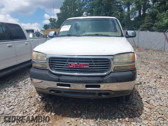 ✅ 2002 GMC Sierra 2500HD SLE • VIN: 1GTHK23UX2F144680 • Lot: 42707336. Listed on IAAI with Not provided. Free auction sales archive from the USA and detailed vehicle history report at DreamBid. Image 13.