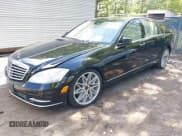 ✅ 2013 Mercedes-Benz S 550 • VIN: WDDNG9EB8DA515964 • Lot: 42823781. Wystawiony na IAAI z przebiegiem 85 356 mil. Bezpłatny archiwum sprzedaży aukcyjnych z USA i szczegółowy raport historii pojazdu na DreamBid. Zdjęcie 2.