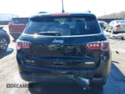 ✅ 2021 Jeep Compass Altitude • VIN: 3C4NJDBB8MT558325 • Lot: 41854429. Wystawiony na IAAI z przebiegiem 127 715 mil. Bezpłatny archiwum sprzedaży aukcyjnych z USA i szczegółowy raport historii pojazdu na DreamBid. Zdjęcie 17.