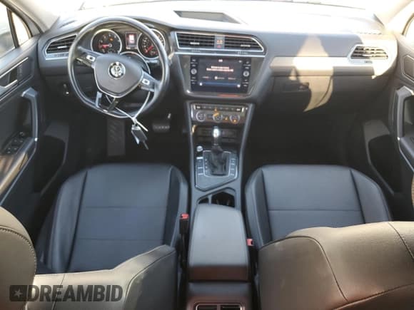 ✅ 2018 Volkswagen Tiguan SEL • VIN: 3VV3B7AX2JM214581 • Lot: 90683545. Listed on Copart with 97,979 mi. Free auction sales archive from the USA and detailed vehicle history report at DreamBid. Image 8.